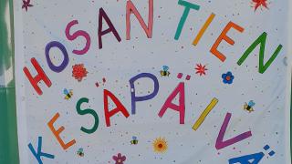 Hosaniten kesäpäivä -teksti julisteessa