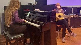 Tapahtumassa esiintyi Keravalainen nuorten aikuisten yhtye Akustinen Idea kappaleellaan Monsteri