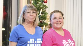 Jonna Forselius ja Riikka Lindroos työskentelevät Malminniityn hoivakodissa.