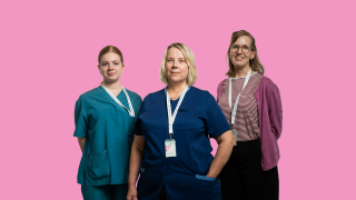 Rekrykuva, jossa kolme henkilöä.